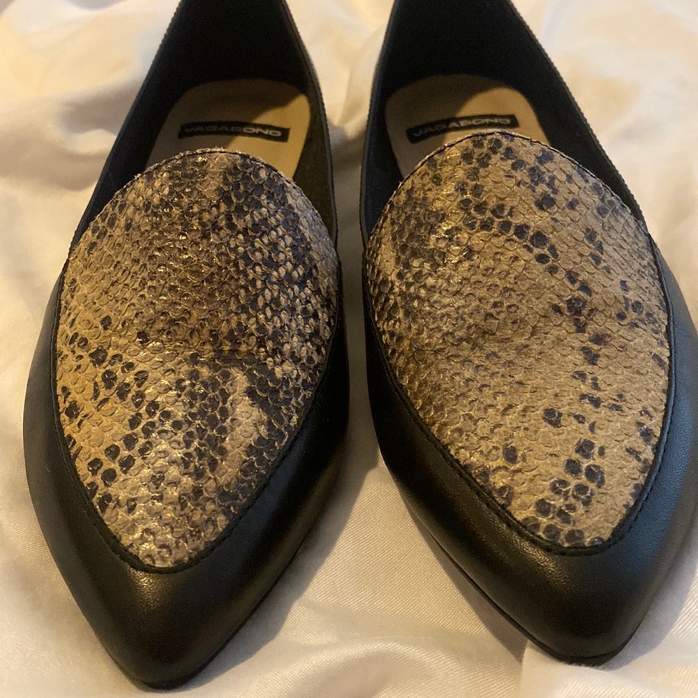 VAGABOND snake/black flats. European size 38